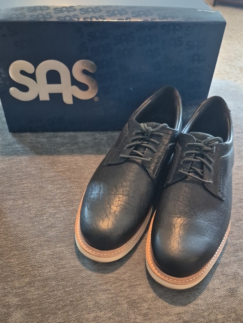 SAS Bison Black Leather Lace-Up Oxfords with Tan Welt
